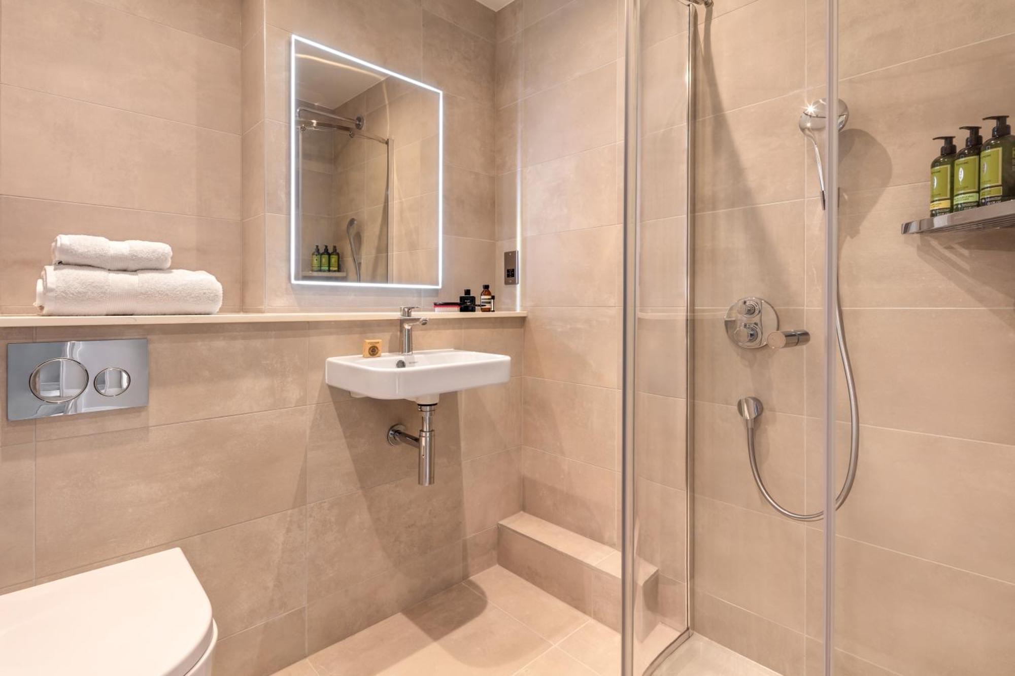 Three-Bedroom Deluxe Apartment
